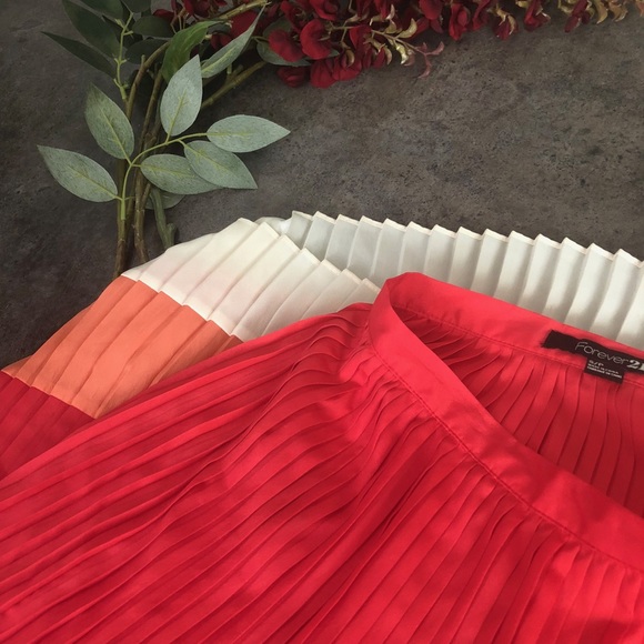 Forever 21 Coral Midi skirt - Picture 2 of 2